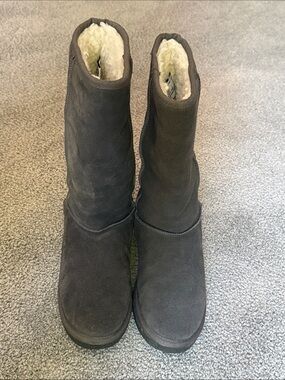 Alpine Design Tall Boots Gray Leather w/Cream Faux Sherpa Lining. Women Size 7